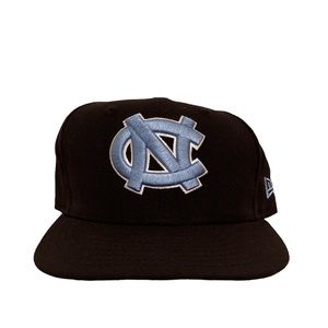 NWOT New Era North Carolina Tarheels 59Fifty Fitted Cap 7 1/4 Black/Blue/White